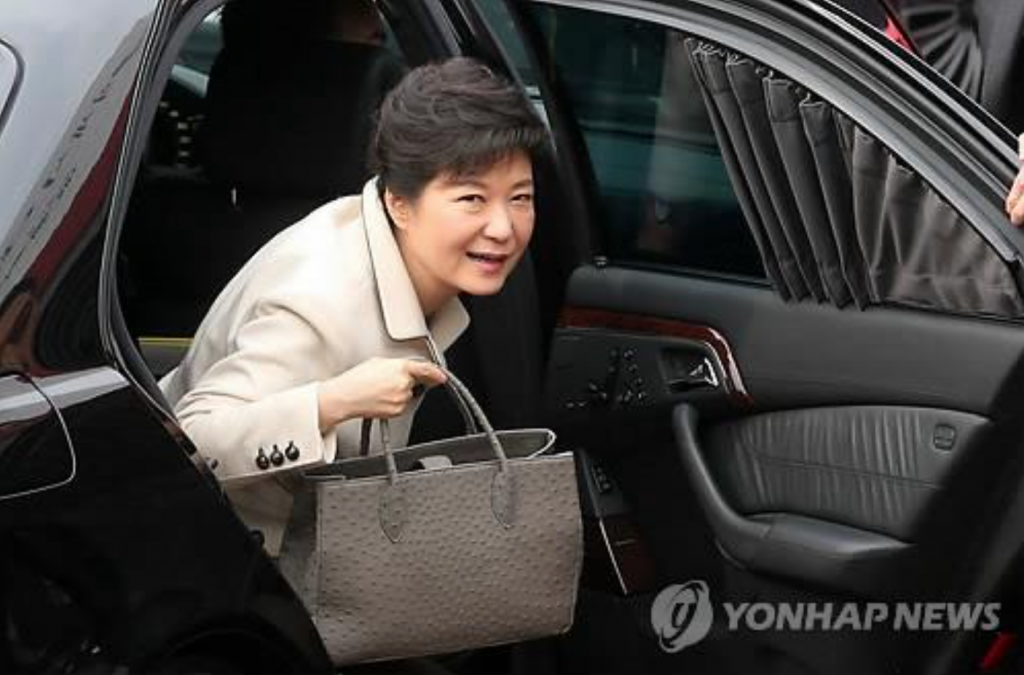 President Park in fact did “spur interest” back in 2013 when she was seen wearing a leather handbag that was initially reported to have been a Hormiga. (image: Yonhap)