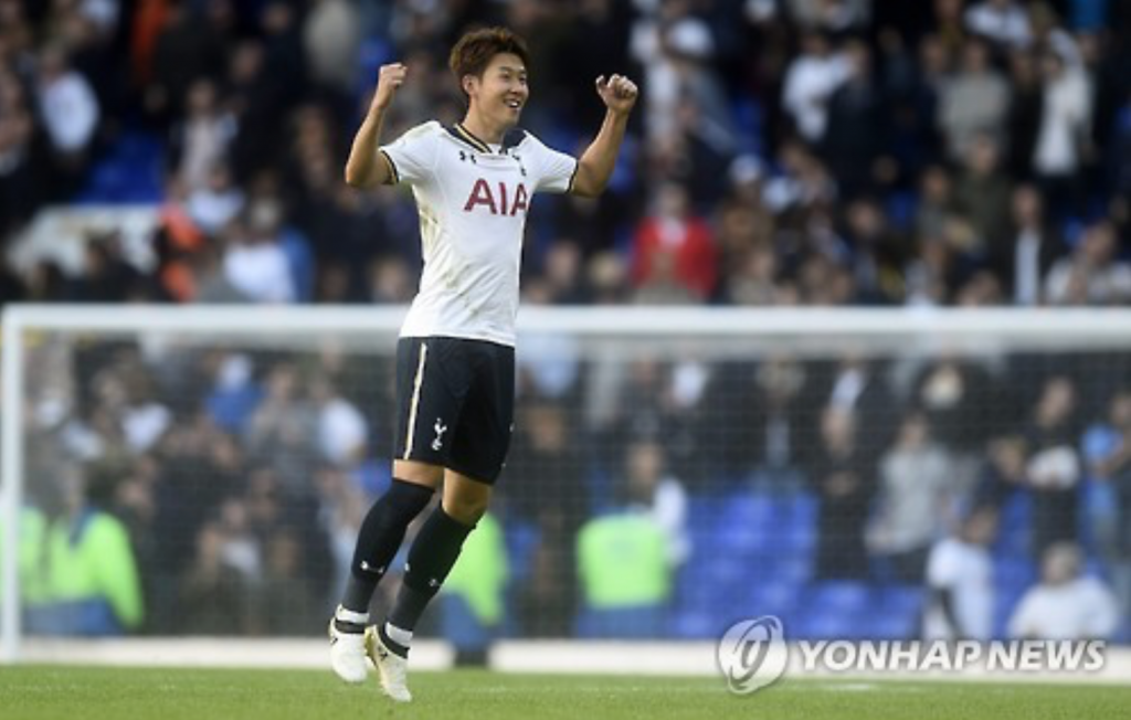 Son Heung-min of Tottenham Hotspur celebrate the club's win over Manchester City in the English Premier League at White Hart Lane in London. (image: Yonhap)