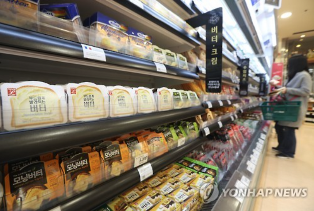 The high-fat, low-carb diet has become popular in South Korea after a major local TV network aired a documentary introducing dietary successes of people who only consumed meat, butter and other high-fat foods. (image: Yonhap)