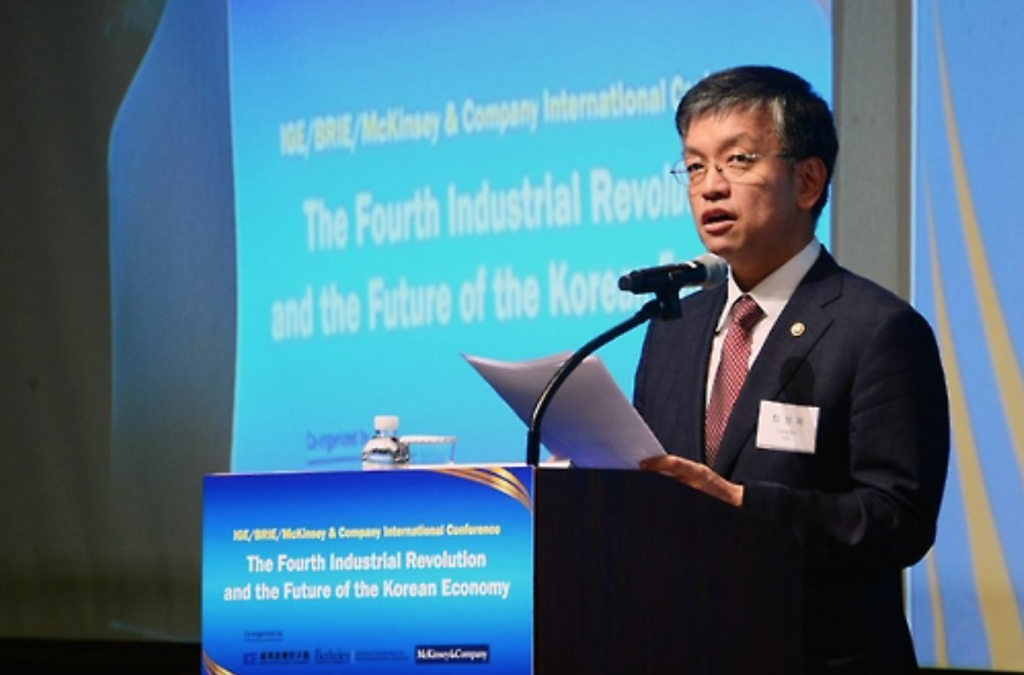 South Korea's Vice Finance Minister Choi Sang-mok speaks at a conference in Seoul on Oct. 28, 2016. (image: Yonhap)