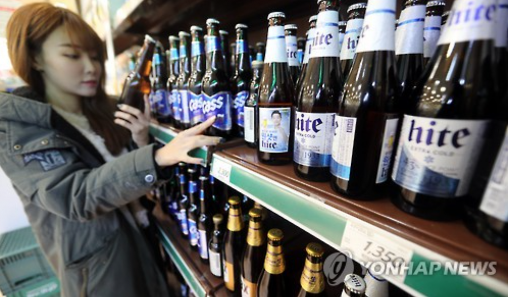 The adjustment came months after local confectionery makers, including Nongshim, Haitai Confectionery & Foods, and Lotte Confectionery, hiked their snack prices. (image: Yonhap)