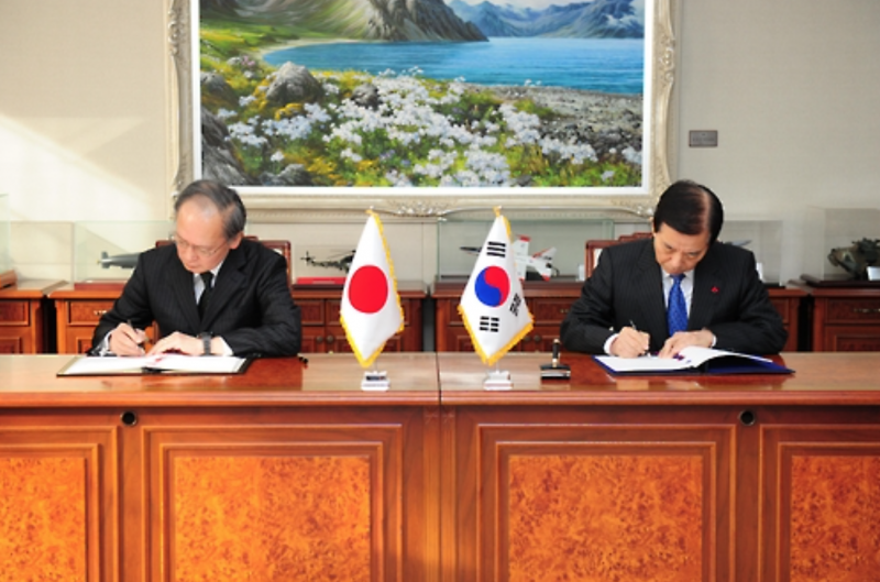S. Korea, Japan Sign Pact to Share Military Information