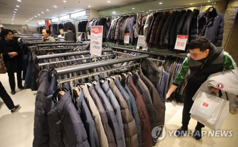 Sales of Pricey Padded Jackets Soar despite Overall Slump