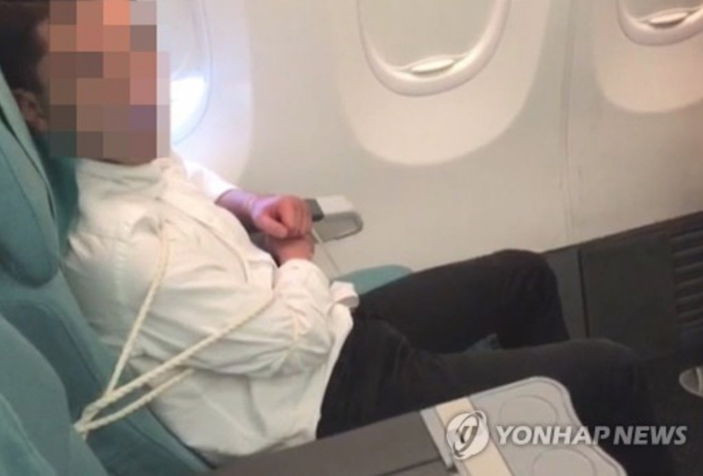 The move follows a widely publicized incident where a 35-year-old South Korean man went on a near rampage while drunk on a Korean Air flight from Hanoi, Vietnam, to South Korea last week. (image: Yonhap)