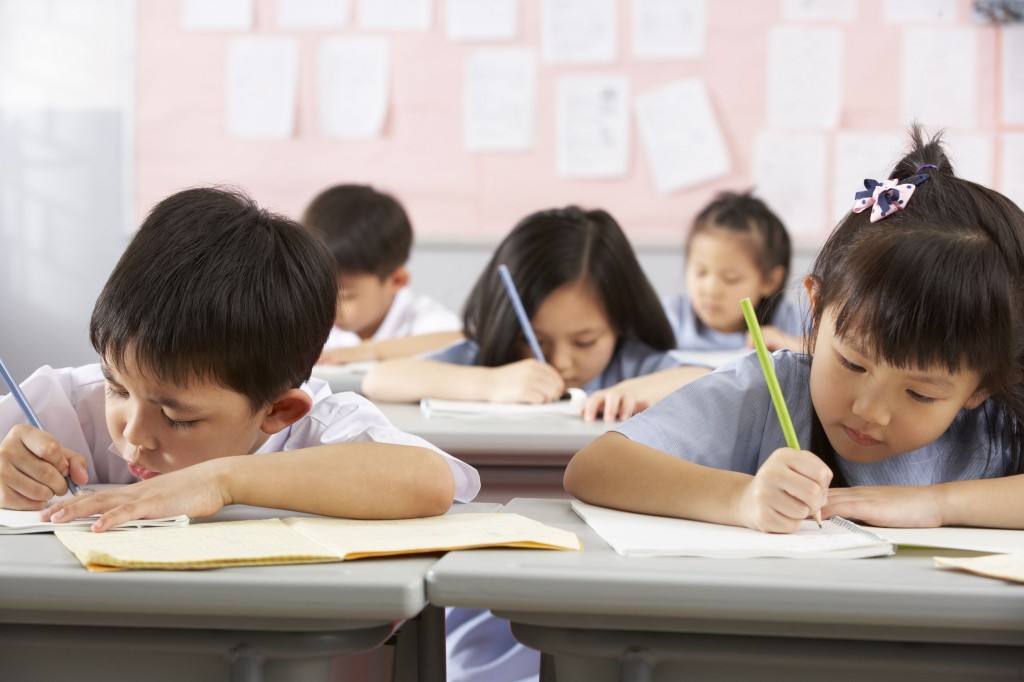 Things were worst for five-year-olds enrolled in half-day or full-day academies (i.e. English academies), who spent an average of 4 hours and 54 minutes each day at school in addition to 81 minutes of additional private education elsewhere. (image: KobizMedia/ Korea Bizwire)