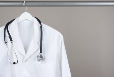 Government Recommends Simple Attire for Medical Staff to Prevent Infection