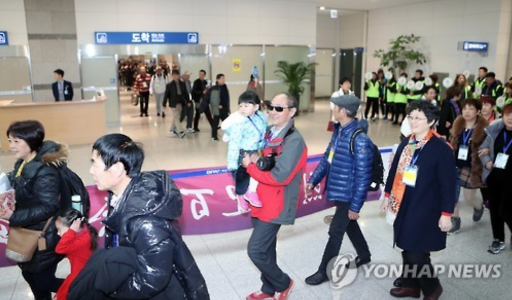 The number of Chinese tourists to South Korea increased 258.9 percent year-on-year in July before falling to 1.8 percent year-on-year in November. (image: Yonhap)