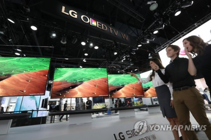 LG Electronics Shows off Flagship OLED TVs at U.S. Tech Fair