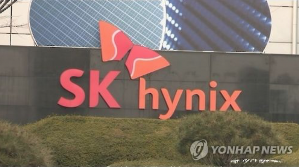Oh Jong-hoon, head of the SK hynix DRAM Production Development Division, said the company "plans to expand the usage of the product to various applications such as high-end laptops and automotive electronics as well as mobile gadgets." (image: Yonhap)