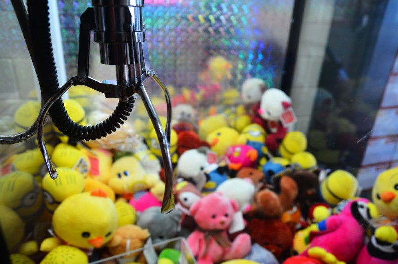 Professional Claw Machine Players Resell Their Prizes Online