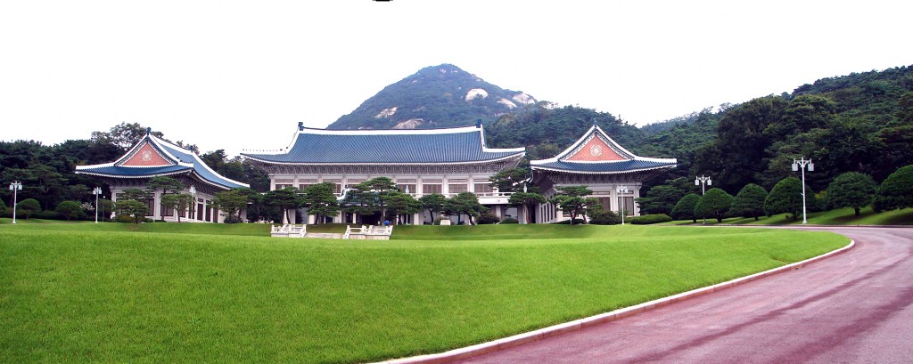 As widely expected, Cheong Wa Dae refused to grant investigators access to the presidential compound, citing security concerns. (image: Wikimedia)