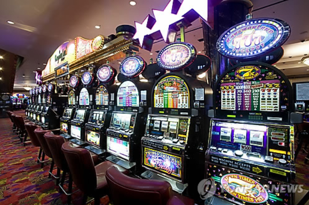  The incentive scheme rewards patients for avoiding visits to Kangwon Land Casino, a famous gambling establishment in Kangwon Province. For every day spent without gambling at the establishment, a reward of 50,000 won is given to patients who manage to fight off the urge to bet money. (Image courtesy of Yonhap)