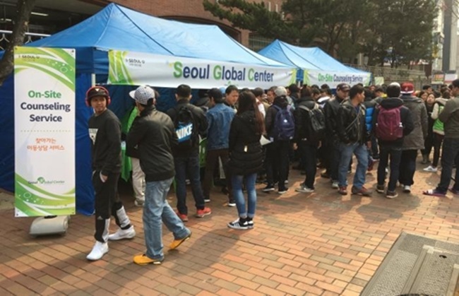 When the first session of On-site Counseling Service this year took place earlier this month, hundreds of Filipino nationals turned up with nearly 900 counseling sessions provided, according to Seoul Global Center. (Image: Seoul Global Center)