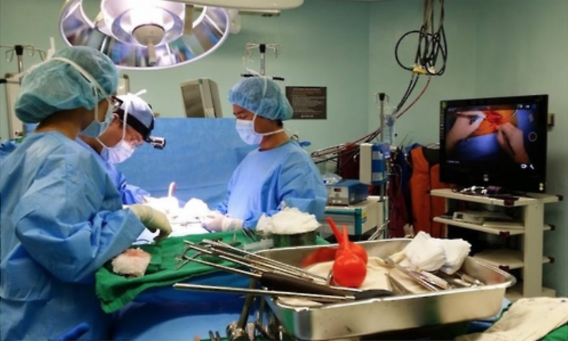 Google Glass, GoPro, Panasonic Action Cam Compared on Operating Table