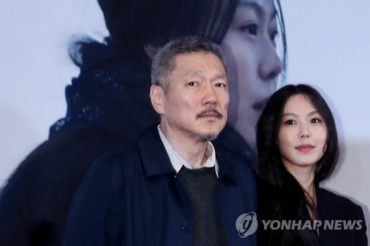 Director Hong Sang-Soo Confirms Romance with Actress Kim Min-Hee