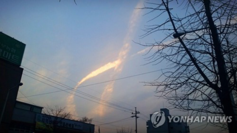 Ribbon-Shaped Cloud Appears as Korea Salvages Sunken Ferry