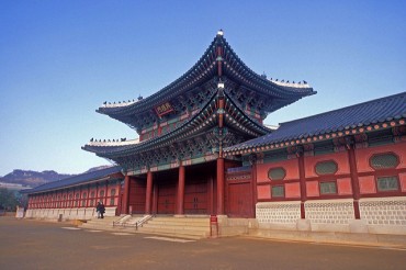 Tourists in Korea: Westerners Visit Historic Sites, Asians Shop