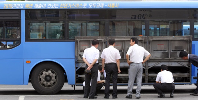 In a cabinet meeting held yesterday, Deputy Prime Minister and Minister of Finance and Strategy Yoo Il-ho reviewed and took a vote on a new reform of transport business law that later passed, an amendment that will see government subsidies given to bus companies including commuter service and charter bus providers. (Image: Yonhap)