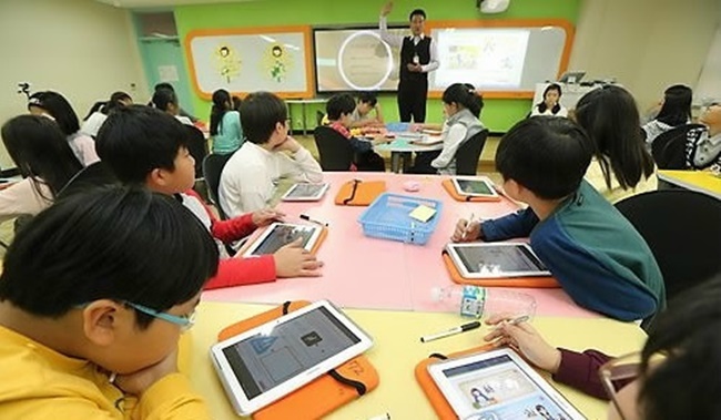 Though the country ranked third in after school education, the survey showed South Korean children spend the least amount of time speaking or playing with their family. (Image: Yonhap)