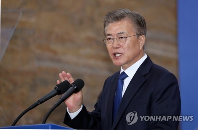 Goldman Sachs also said in a report that Moon is likely to raise taxes, noting he has advocated priority spending of 35.6 trillion won per year -- which is 2.2 percent of the 2016 GDP -- mostly on job creation and welfare spending through spending cut in other areas and more tax revenues. (Image: Yonhap)