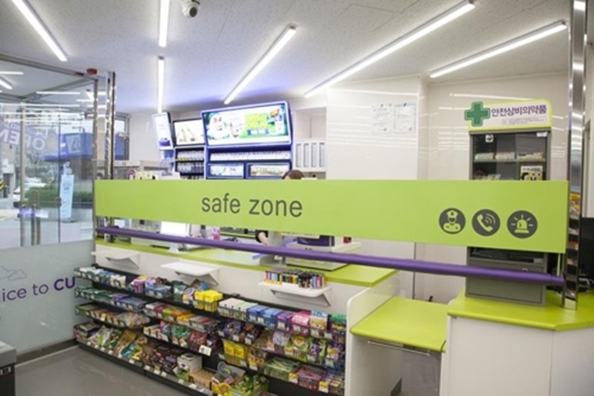 Convenience Store Giant CU to Adopt Emergency Safety Guard Barriers