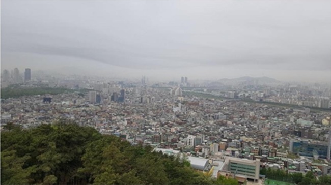 According to statistics published by the National Institute of Forest Science yesterday, fine dust levels in and around Hongneung Arboretum in Seoul recorded during April and May were significantly different from those in an area 2 kilometers away. (Image: National Institute of Forest Science)