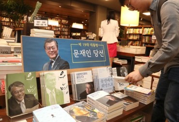 South Koreans Flock to Bookstores to Learn More About New President