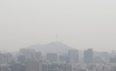 Sales of Dust Masks, Air Purifiers Spike on Murky Air