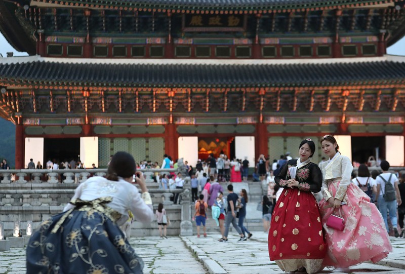 Amazon Sellers Accused of Mislabeling Chinese Hanfu as Korean Hanbok, Reviving Cultural Disputes Amazon Sellers Accused of Mislabeling Chinese Hanfu as Korean Hanbok, Reviving Cultural Disputes