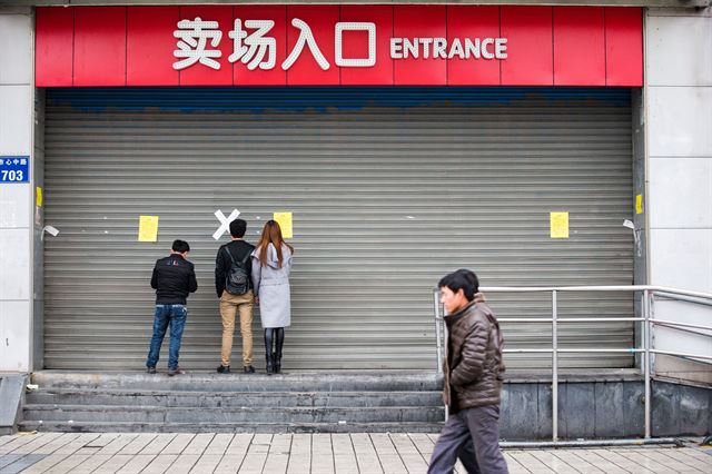 According to the company, nearly 90 percent of its 99 hypermarket Lotte Mart outlets in China halted operations, with 74 stores forcefully shut down in the name of fire inspections and 13 closed temporarily due to anti-Korea protests. (image: Yonhap)