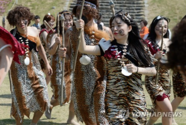South Korean Festival Offers Paleolithic Experience
