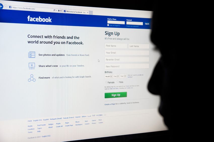 Facebook, which launched as a social networking site and has grown into a comprehensive mobile service offering a variety of features ranging from a messenger to video streaming, is now facing criticism from South Korean users over its alleged abuse of power. (Image: Kobiz Media)
