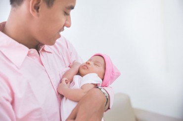 Men on Paternity Leave on Steady Rise, Working Hours Down in 2016