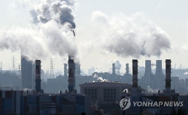 The shutdown was a follow-up of President Moon Jae-in's order to stop operations of coal-fired plants aged 30 years or older for the whole month of June to help bring down fine dust levels. (Image: Yonhap)