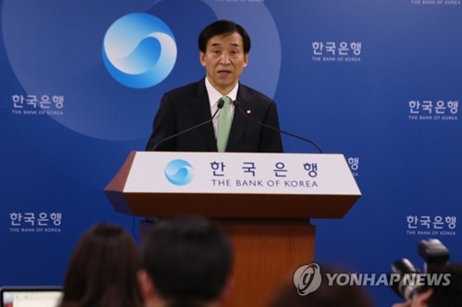 The government and the central bank will use a "policy mix" -- a combination of fiscal and monetary policies -- as the government is pushing to create jobs and secure growth potential, said the finance ministry. (Image: Yonhap)