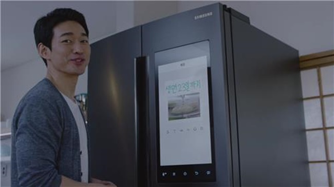 Samsung has since released two TV commercials for its 'Chef Collection Family Hub' smart refrigerator lineup with the theme of family, one of which topped this week's best advertisement chart on TV advertisement portal TVCF. (Image: Samsung)