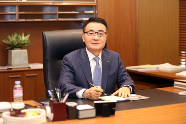 As China's ongoing package tours ban to South Korea continues to hit Lotte Duty Free hard, senior officials at the company are now in full damage control mode, with executive board members returning a tenth of their salary in a bid to overcome the critical situation. (Image: Lotte Duty Free)