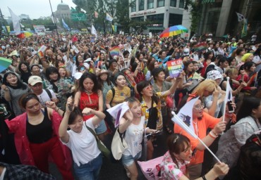 Thousands of People March for LGBT Equality at Seoul Pride Despite Opposition and Harsh Weather