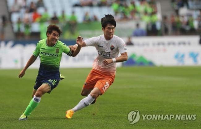 Gangwon FC Shows Solid Performance as Football League Reaches Halfway Point