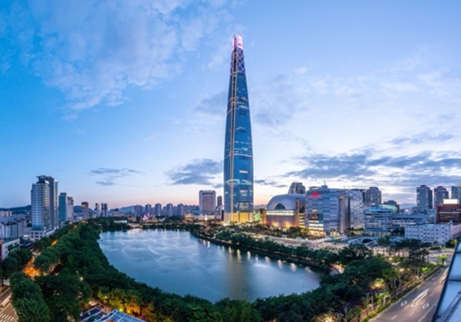 Lotte World Tower Draws Over 10 Million Visitors in 100 Days