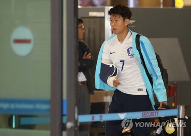 Son Heung-min Leaves South Korea to Join Tottenham After Suffering Injury