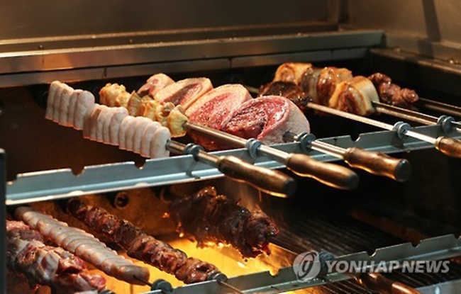 Experts warn that cooking meat indoors without ventilation could see levels of ultra-fine dust increase by as much as nine times their normal values. (Image: Yonhap)