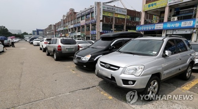 After a peak in 2015, when diesel cars first became more popular than gasoline cars, the downward trend has continued unabated. (Image: Yonhap)