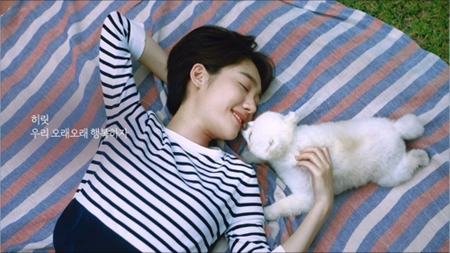 The commercial is based on the true story of a dog owner who has been using the network’s IoT-based smartphone application to take care of a pet named ‘Heerit’. (Image: LG Uplus's Youtube channel)