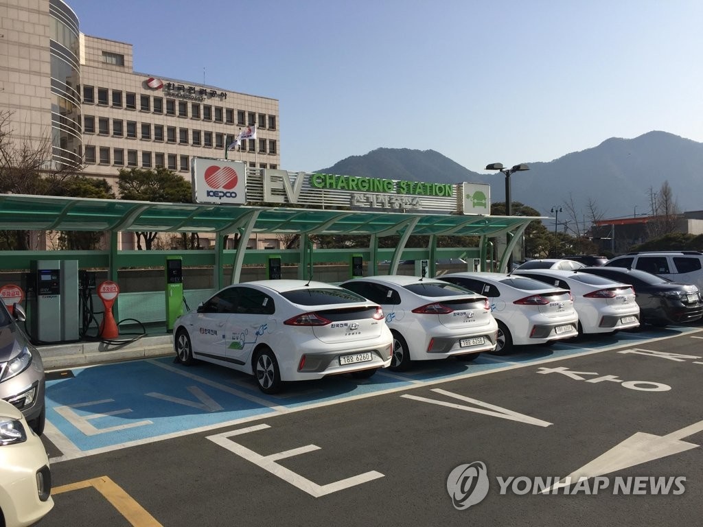 In the meantime, alternative energy cars such as electric and hybrid vehicles have proved popular, particularly hybrids, with a market share that has nearly doubled in the past four years. (Image: Yonhap)