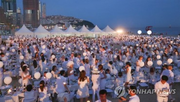 Flash Mob Dining Event ‘Diner en Blanc’ Successfully Takes Place in Busan