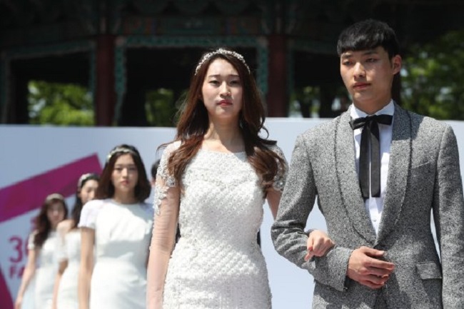 Top Buzzwords About Marriage Mostly Negative: “Difficult”, “Painful”, “Unfair”. (Image: Yonhap)