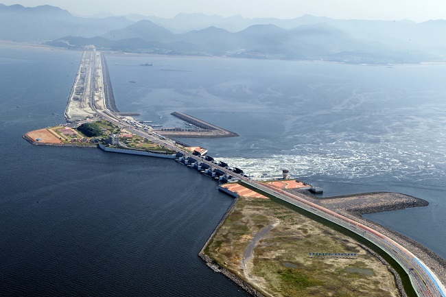 In contrast, Saemangeum, though inducted into the Guinness World Records and the proud home of the world's longest sea wall, has no such history. (Image: Saemangeum Developmen and Investment Agency)