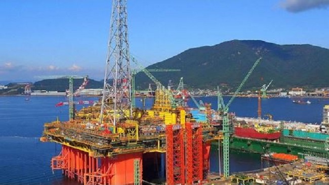 Two South Korean shipbuilders -- Samsung Heavy Industries Co. and Daewoo Shipbuilding & Marine Engineering Co. -- are expected to win a combined US$1.5 billion deal, industry sources said Wednesday. (Image: Yonhap)