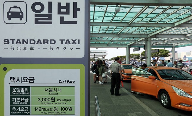 A survey of taxi drivers conducted by the city in April revealed that a significantly large number encounter difficulty both in finding and accessing bathrooms. (Image: Yonhap)